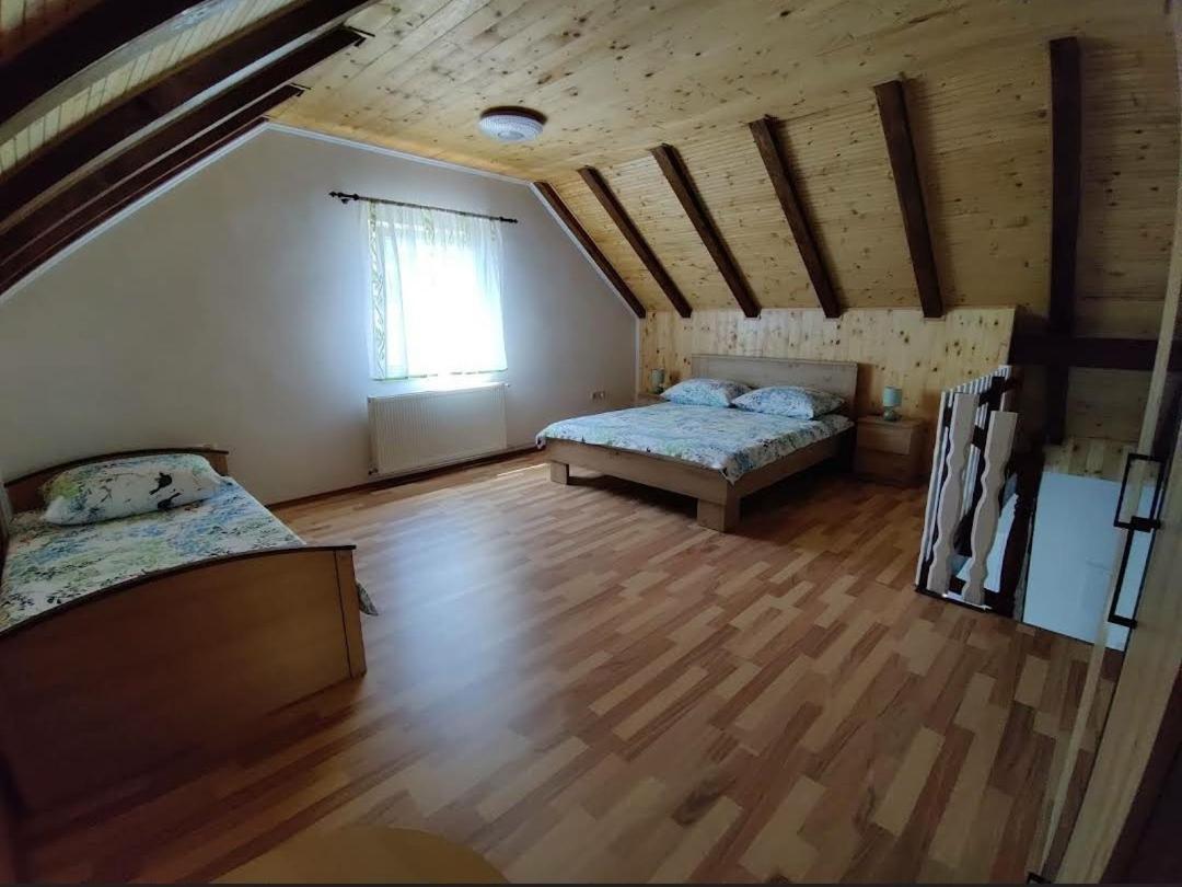 Apartman Niki Lic Bagian luar foto